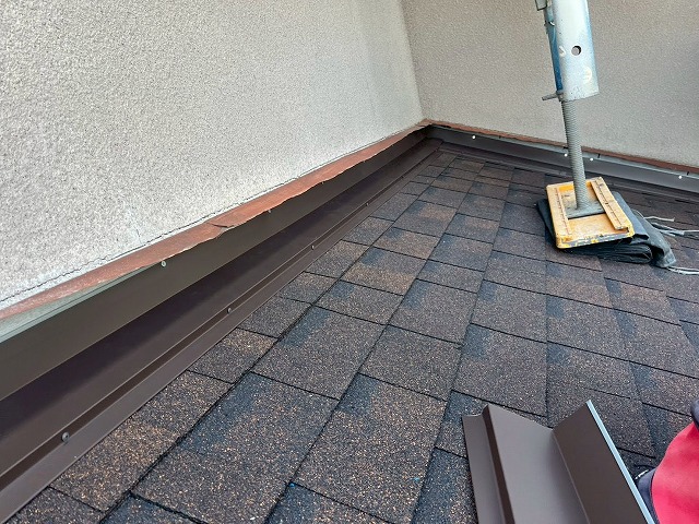 下屋根の葺き替え完了